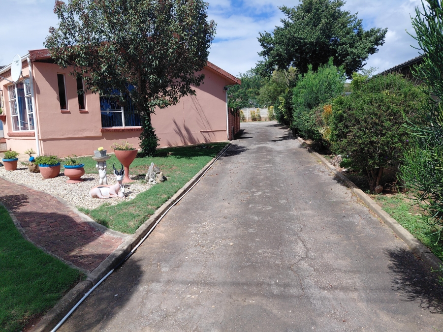 4 Bedroom Property for Sale in Bothasrus Eastern Cape